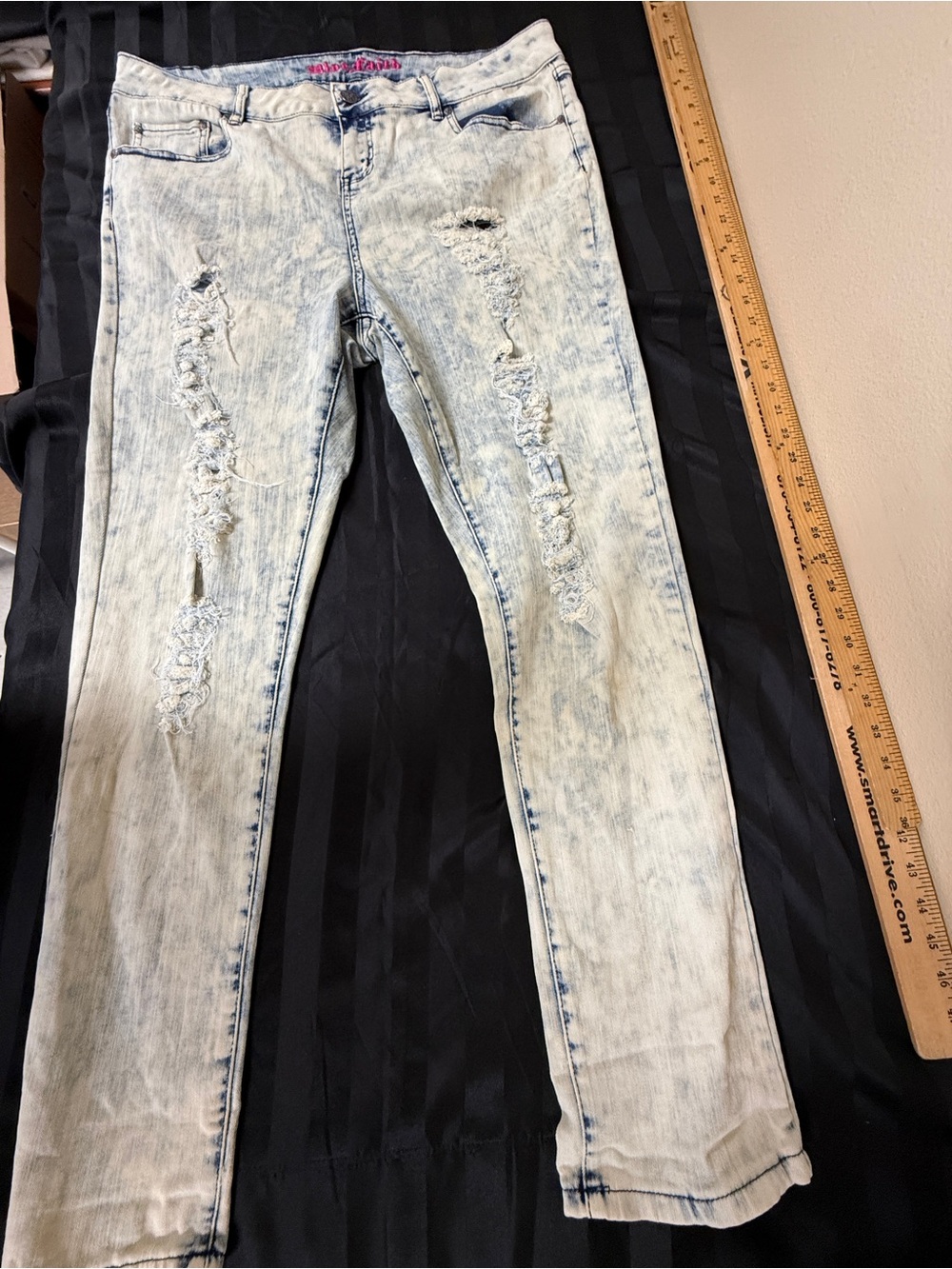 STUNNING Acid Wash Distressed Skinny Jeans ✨